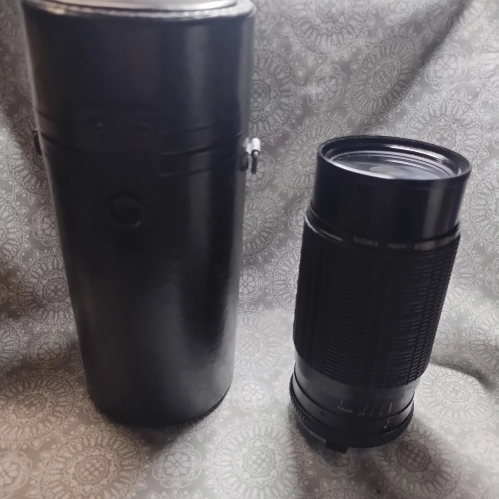 Sigma High-Speed Zoom Multi-Coated Zoom Lens f=1:3.5~4 80~200mm w/ Case
